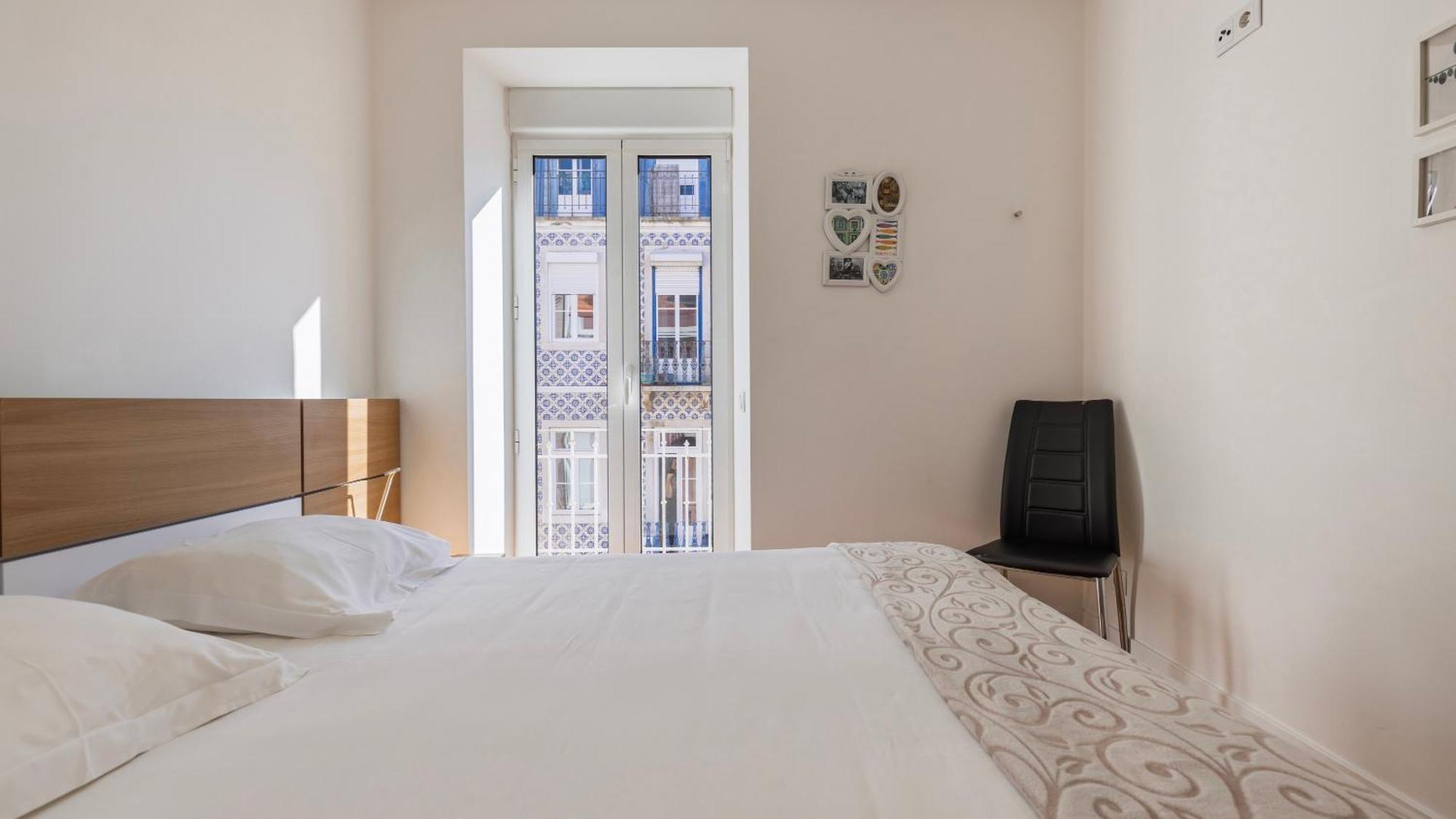 Comfort & Bright Apartment By Lovelystay Lisbona Esterno foto