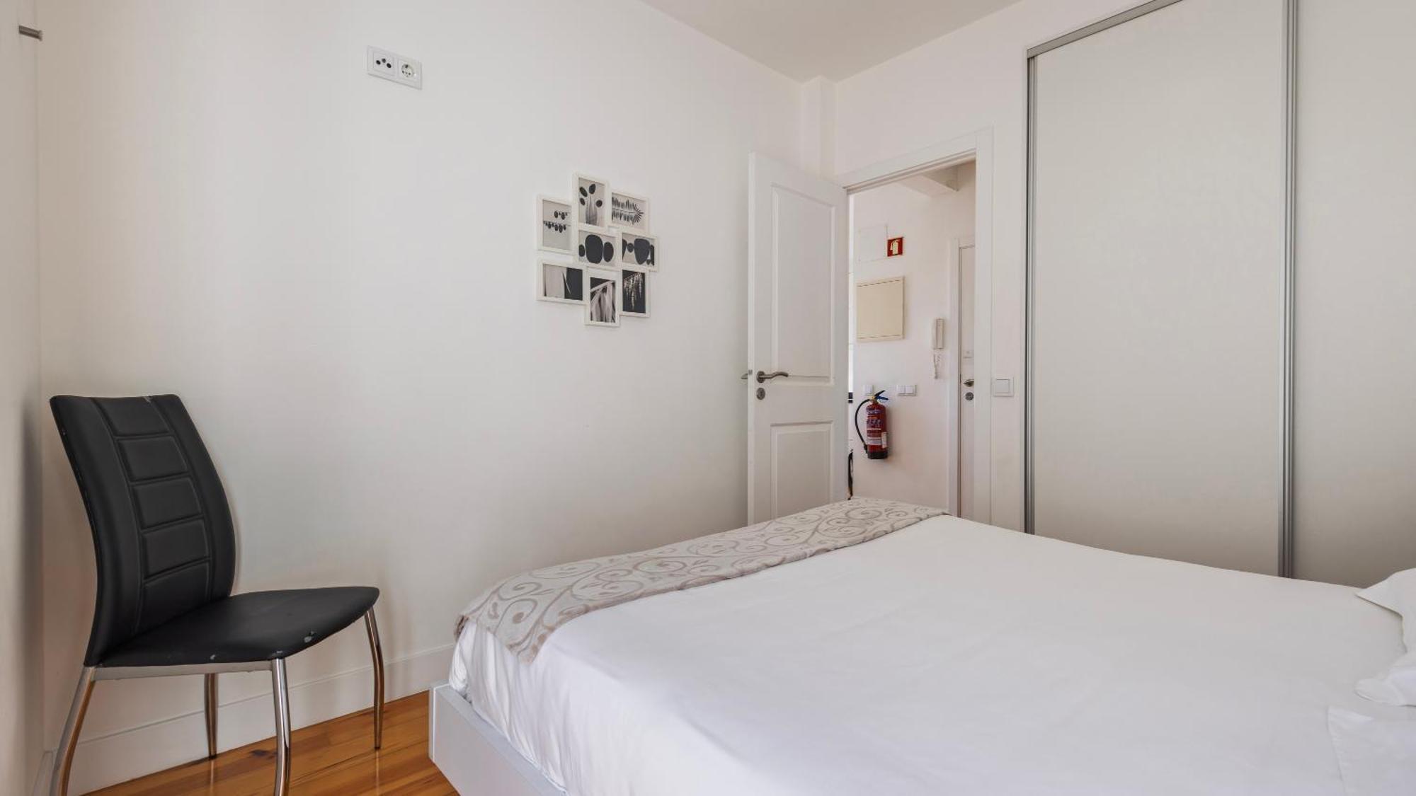 Comfort & Bright Apartment By Lovelystay Lisbona Esterno foto