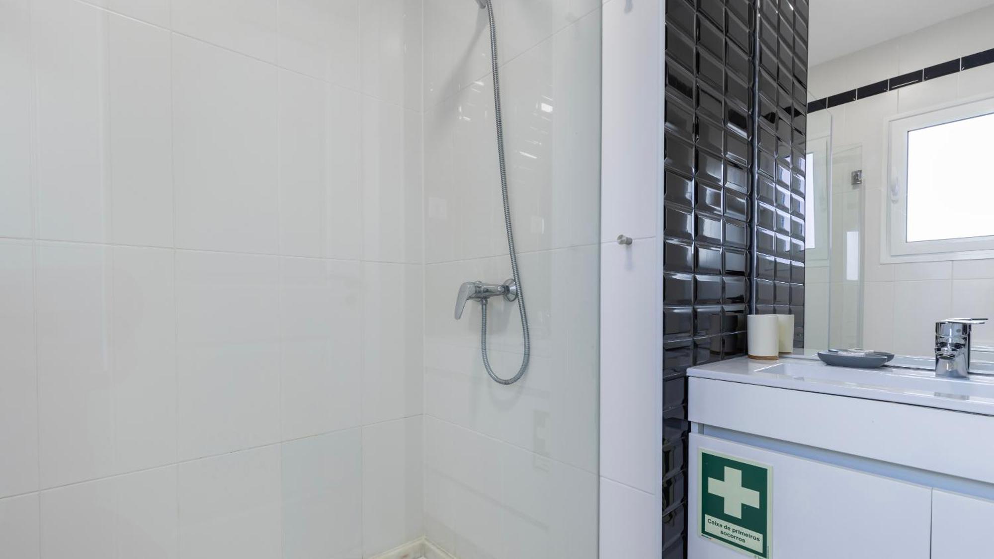 Comfort & Bright Apartment By Lovelystay Lisbona Esterno foto